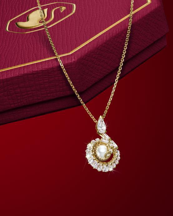上Swarovski Snake系列绽放闪耀魅力开元棋牌网站施华洛世奇算什么档次？新年已至快戴(图3)