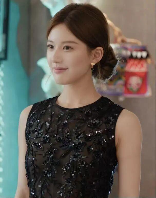 亮的翻身仗过亿的翡翠才是真耀眼！开元棋牌《许我耀眼》是赵露思漂(图14)