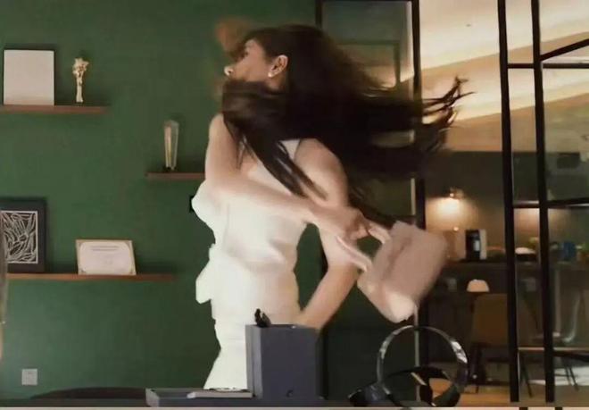 亮的翻身仗过亿的翡翠才是真耀眼！开元棋牌《许我耀眼》是赵露思漂(图28)