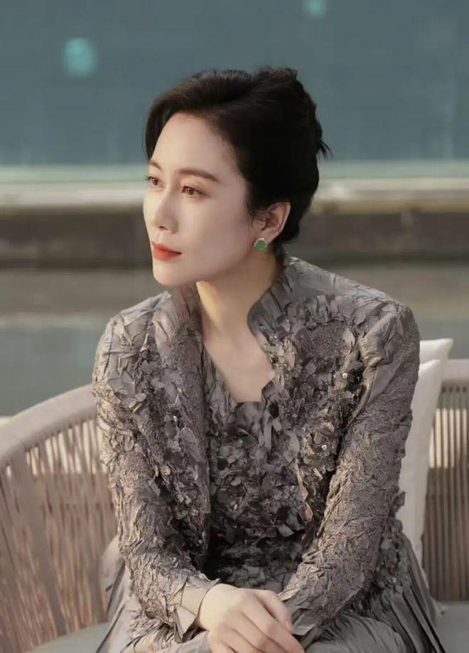 亮的翻身仗过亿的翡翠才是真耀眼！开元棋牌《许我耀眼》是赵露思漂(图23)